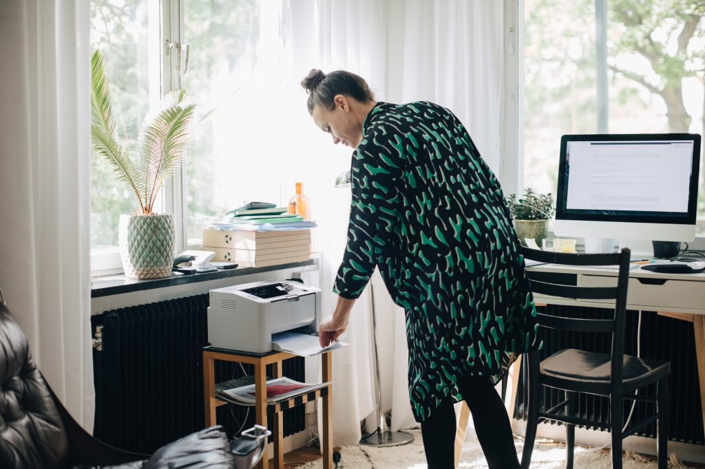 Wollen Mitarbeitende wirklich nur noch im Homeoffice arbeiten? Mit 5 Fakten klären wir über die "Return-to-Office"-Debatte auf.