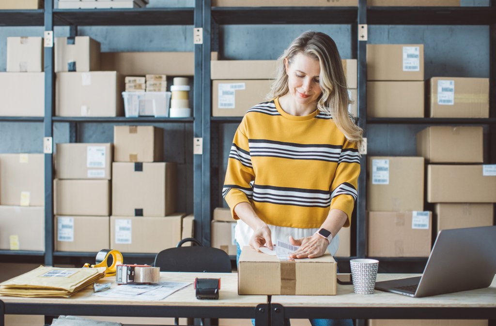 Entdecken Sie, wie Sie als Einkäufer im B2B-Bereich bewusstere Entscheidungen treffen können. Lyreco bietet als Anbieter für Arbeitsplatzlösungen diverse Funktionen, um nachhaltigere Einkäufe zu tätigen.