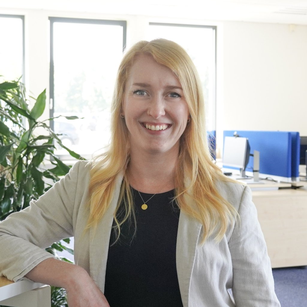 Karina startete ihre Karriere als Werkstudentin in der Personalabteilung von Lyreco. Heute ist sie Content Marketing Managerin im Marketing & E-Commerce Team.