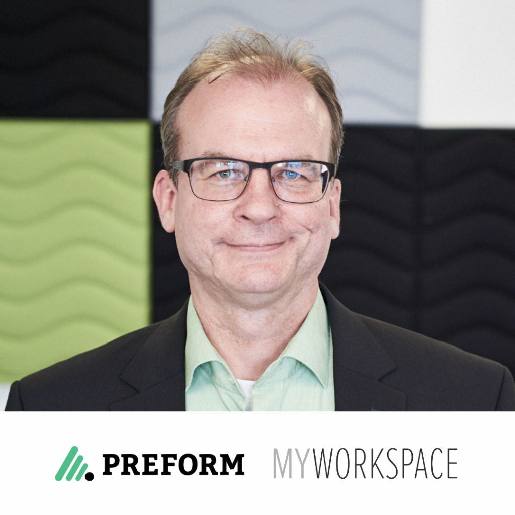 Oliver Bader, technischer Leiter bei PREFORM - einem Partner von MYWORKSPACE by Lyreco, erklärt im Interview, worauf es bei der Akustik in der Bürogestaltung eines Großraumbüros ankommt.